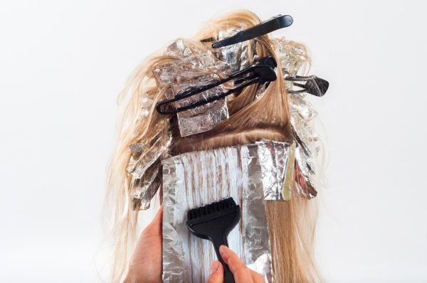 Difference Between Balayage, Foiling, And Foilyage